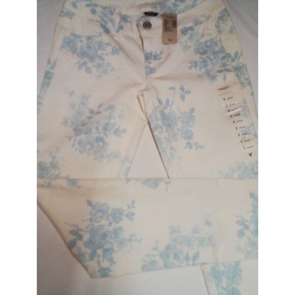 Women's American Eagle White With Blue Floral Jeans New With Tags Size 2 Regular - Picture 16 of 16